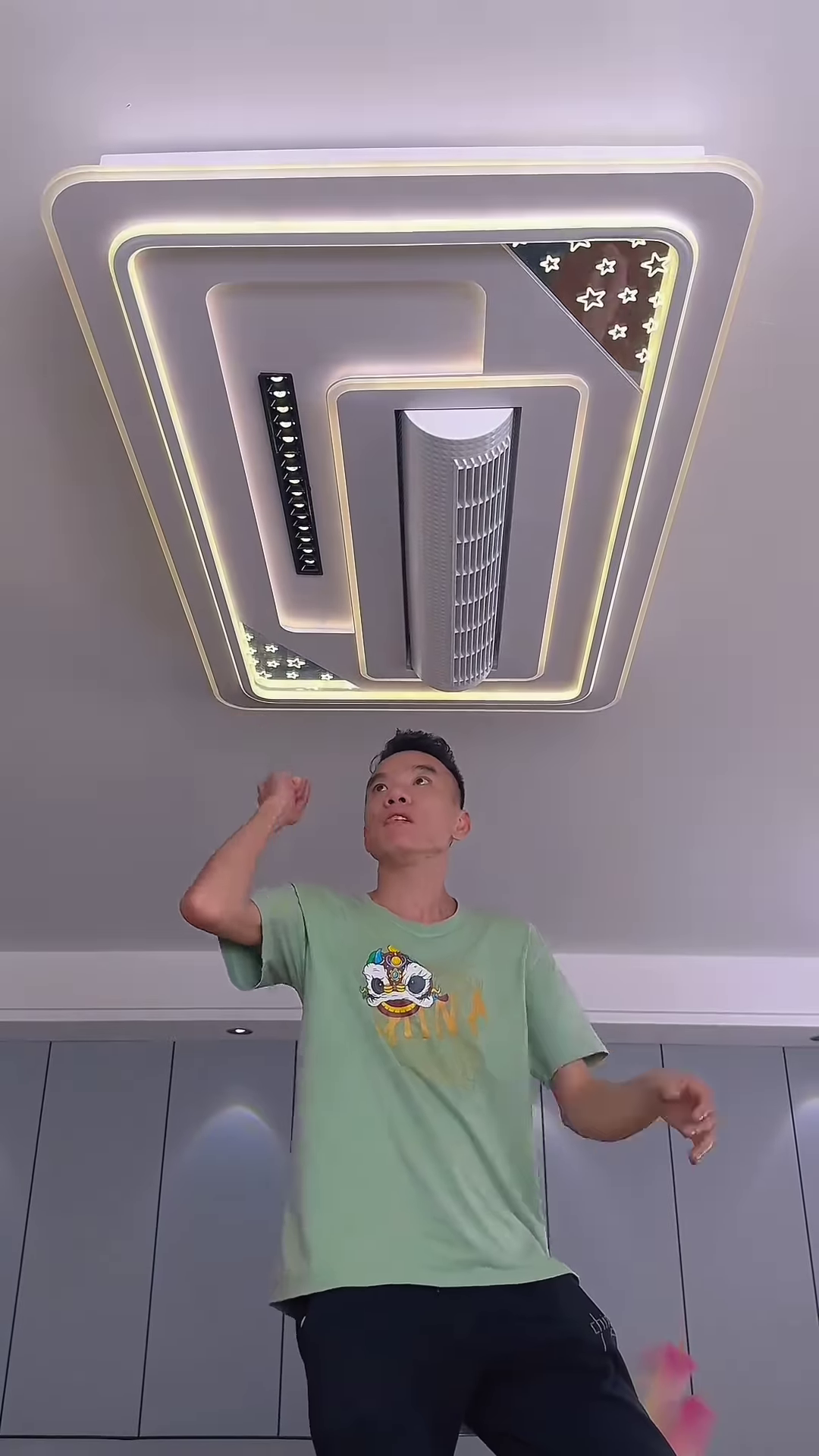 Modern Ceiling Air Conditioner with Integrated LED Ambient Lighting – Ultra-Silent, Smart Remote Control, Elegant Design for Home & Office