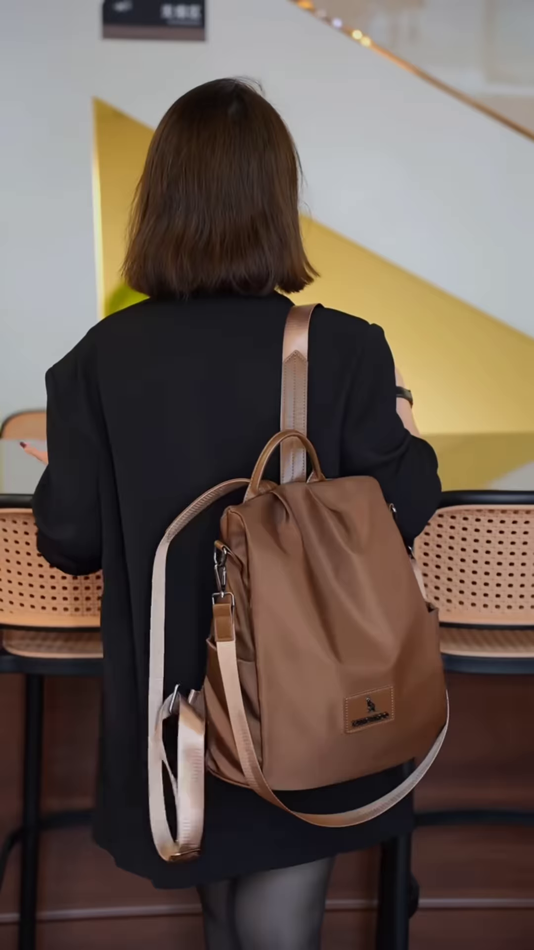 🖤 Elegant, Practical & Chic — The Ultimate Everyday Backpack 💼✨