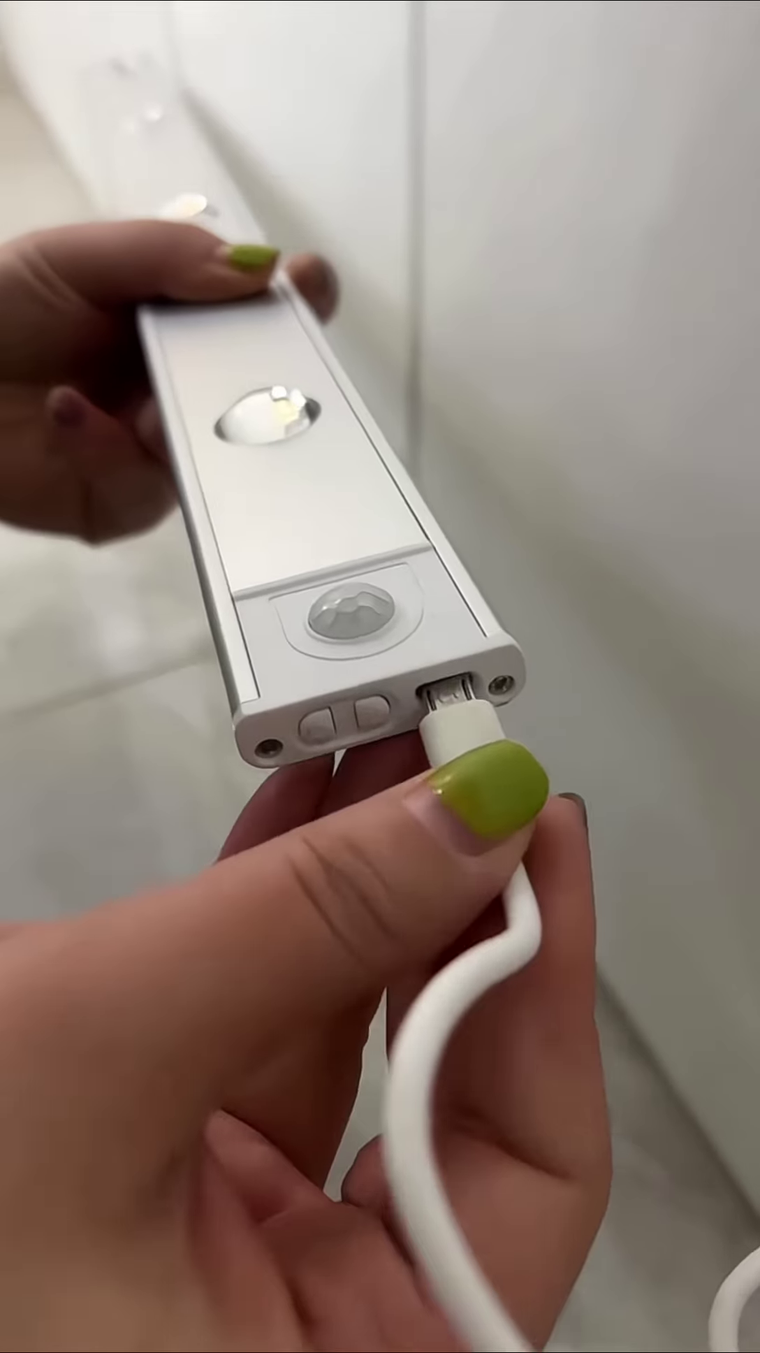 ✨ Motion Sensor Under-Cabinet LED Light – Brighten Your Space Smartly!