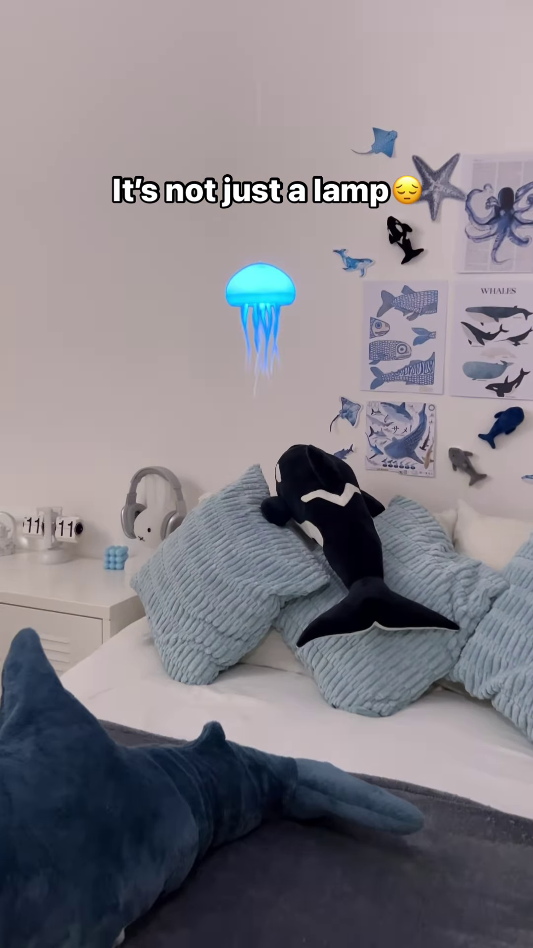 🪼✨ Levitating Jellyfish Night Lamp – The Ocean in Mid-Air