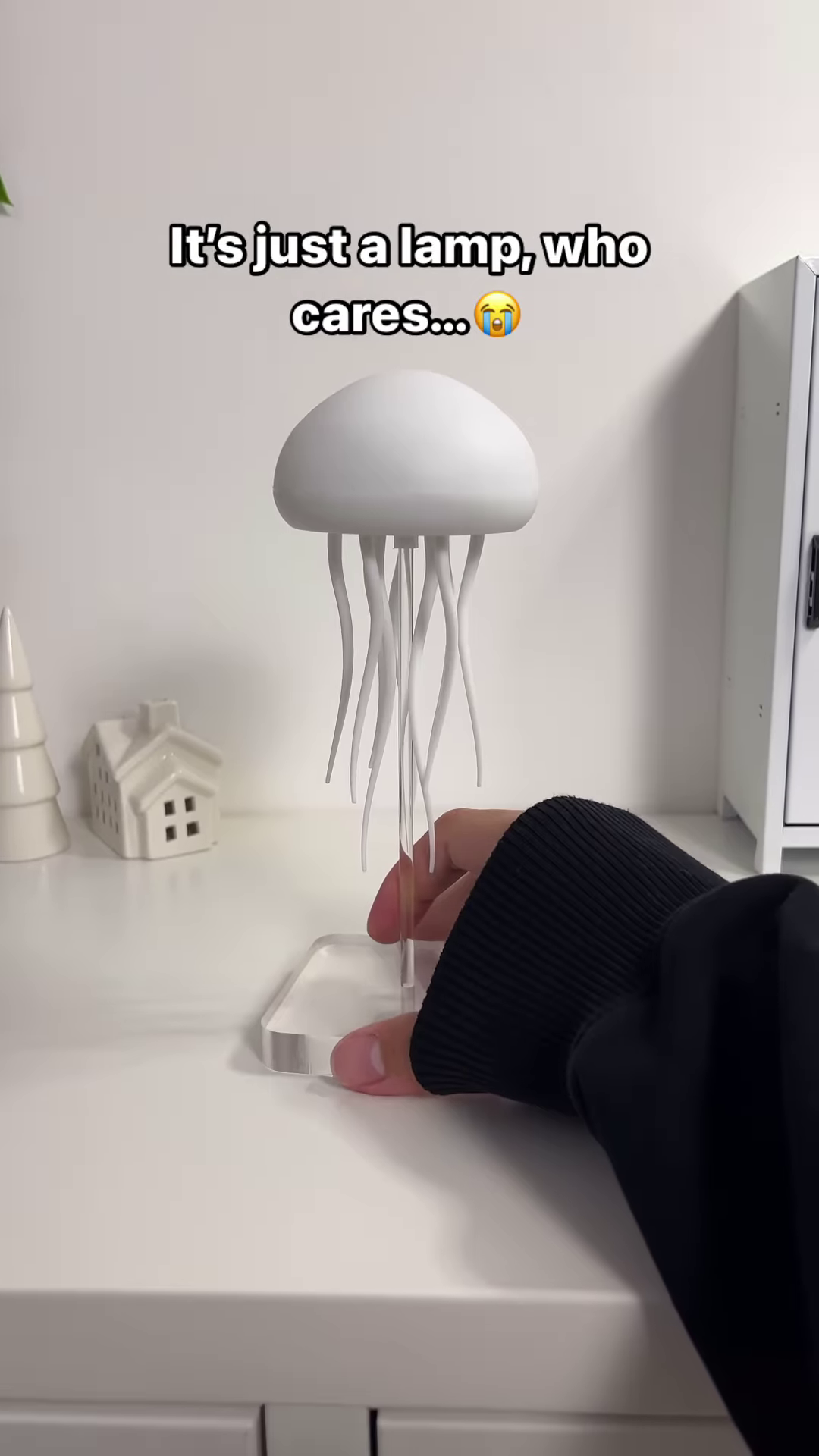 🪼✨ Levitating Jellyfish Night Lamp – The Ocean in Mid-Air