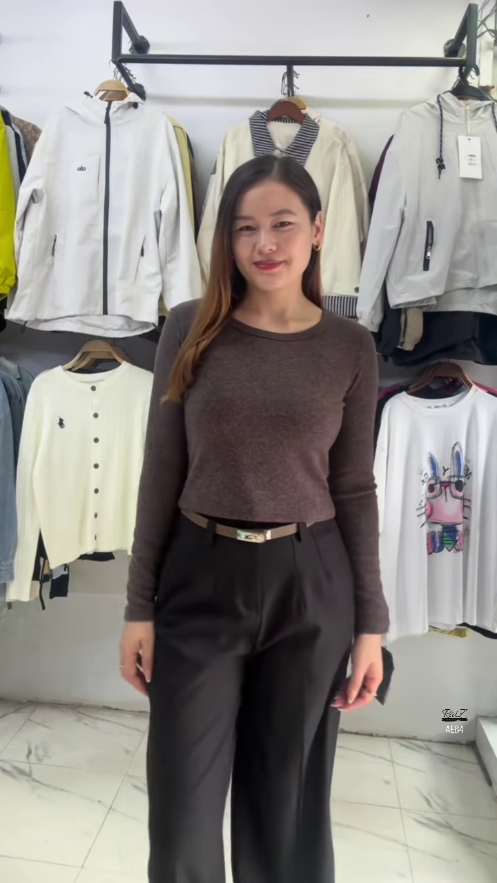 Soft Touch Slim-Fit Knit Top – Minimal Everyday Elegance 🤎✨