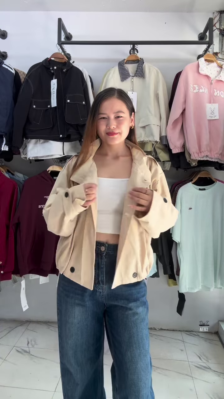 Chic Short-Length Utility Jacket – Modern Minimal Style with Everyday Comfort 🤍✨