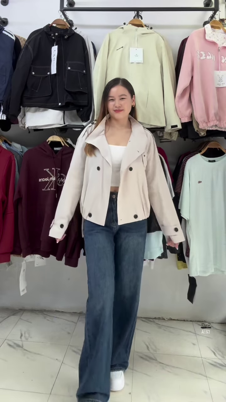 Chic Short-Length Utility Jacket – Modern Minimal Style with Everyday Comfort 🤍✨