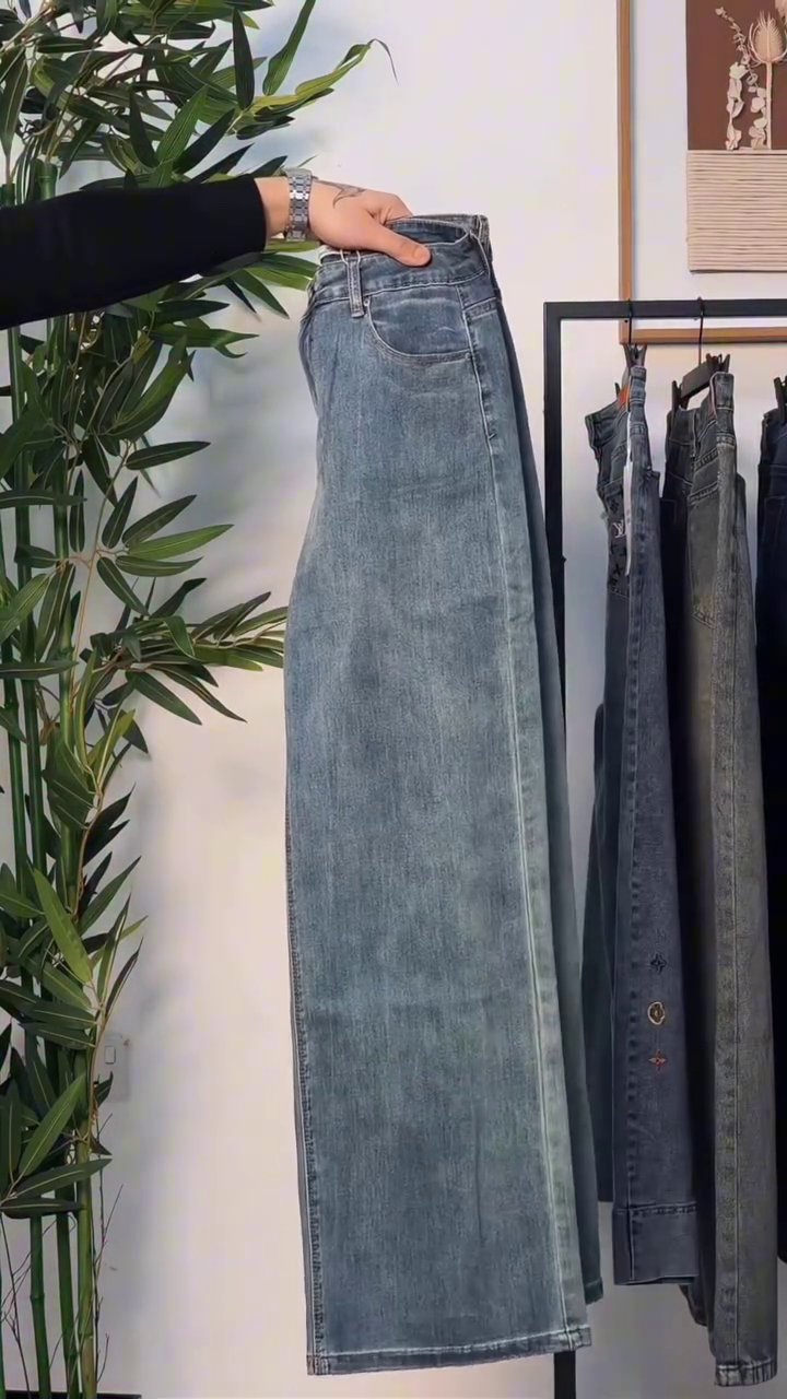 👖 Urban Flow High-Waist Wide Leg Jeans – Modern Denim Collection 💙✨