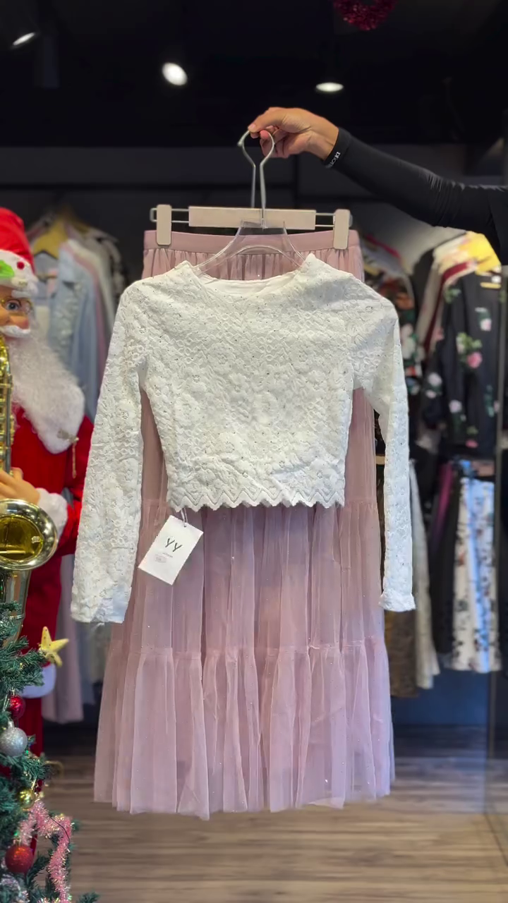 🤎 Blossom Elegance Floral Dress – Lace Top & Flowing Floral Skirt ✨🌸👗