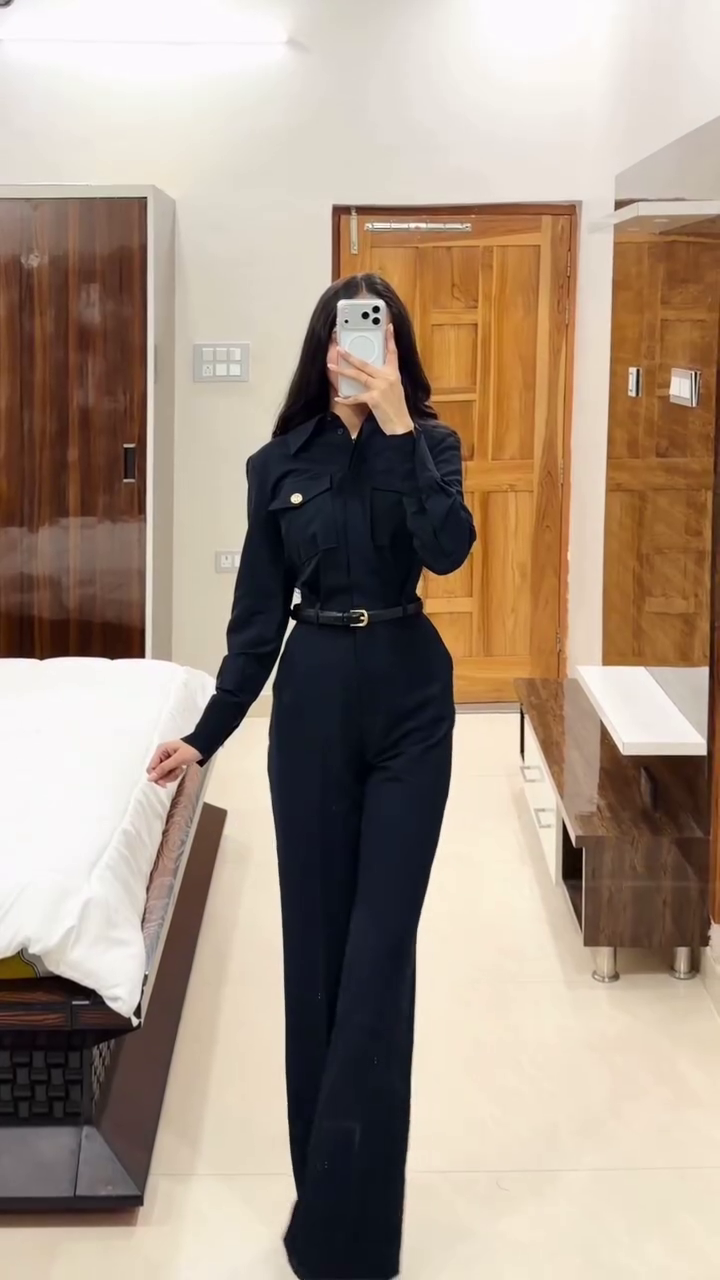 🖤 Midnight Power Jumpsuit – Sleek, Bold & Effortlessly Elegant 🖤