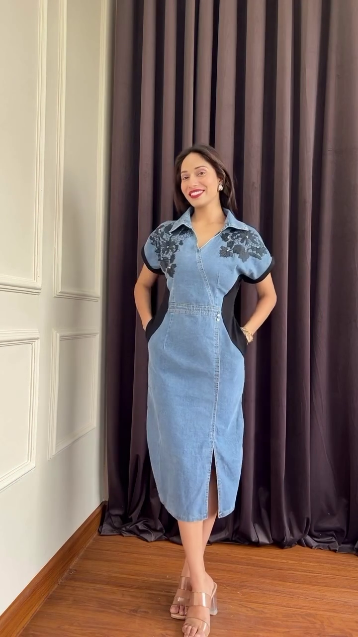 💙 Denim Bloom Midi Dress – Casual Chic with a Feminine Edge 💙