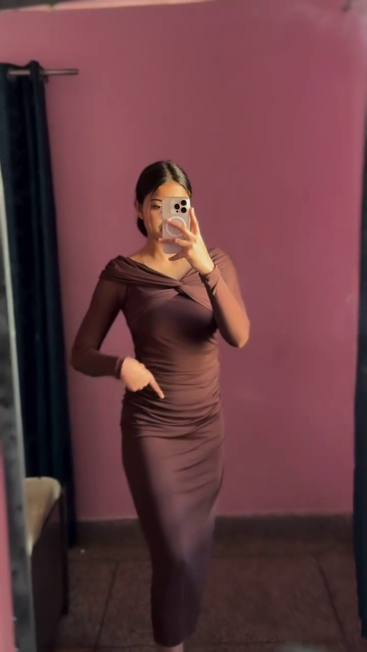 🤎 Mocha Sculpt Ruched Midi Dress – Sleek, Elegant & Figure-Flattering 🤎