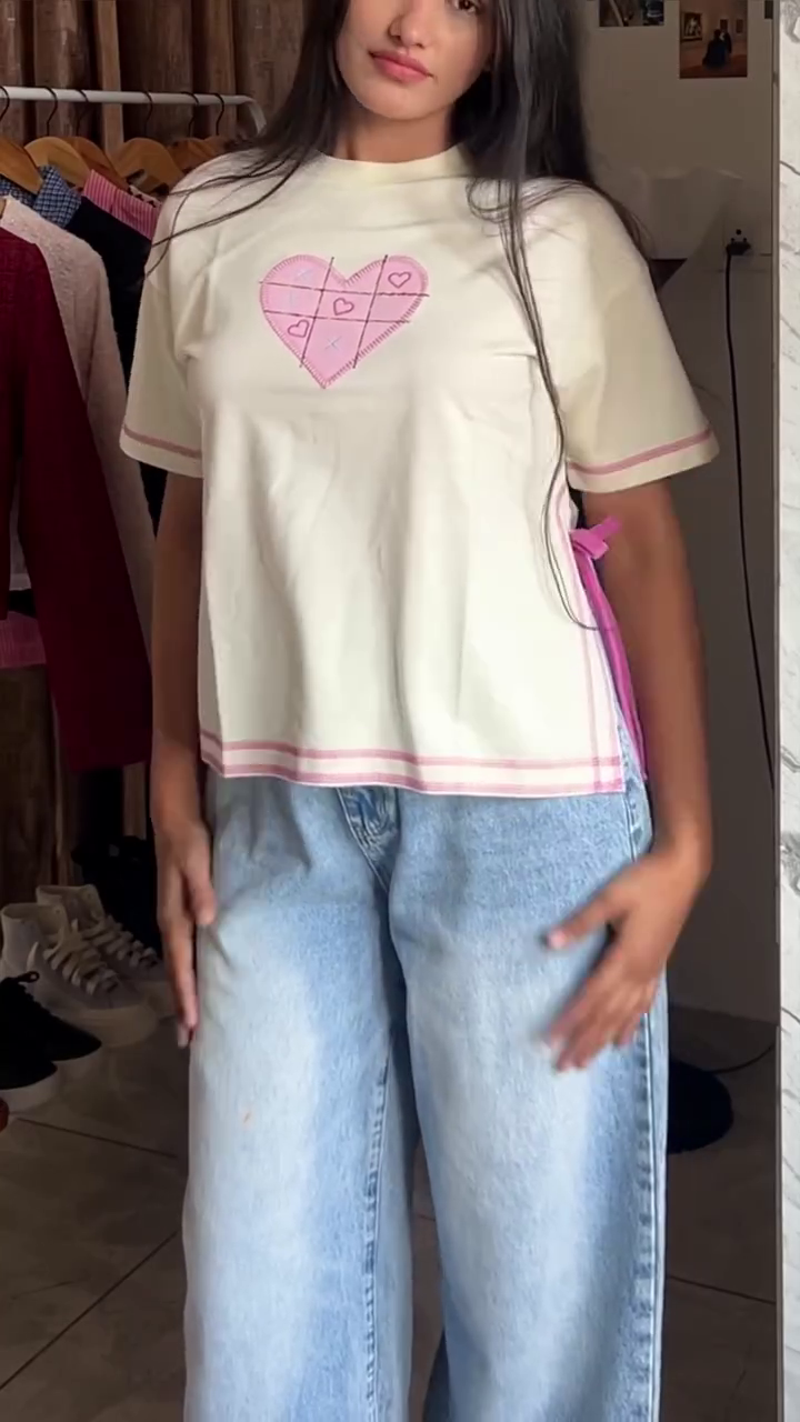 🖤 One of a Kind Graphic Tee – Playful Vibes, Everyday Comfort 🖤