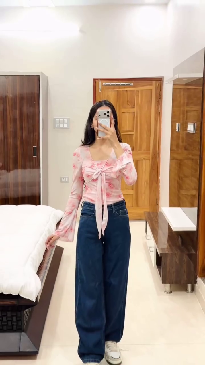 🌸 Blush Tie-Front Floral Top – Soft, Stylish & Effortlessly Cute 💖