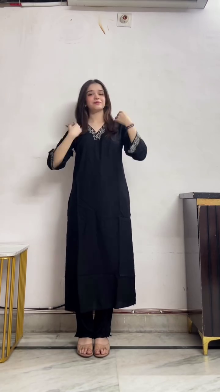 🖤 Classic Noir Embellished Kurta Set – Minimal Elegance, Maximum Impact ✨