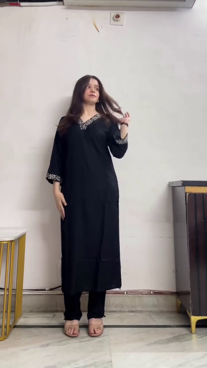 🖤 Classic Noir Embellished Kurta Set – Minimal Elegance, Maximum Impact ✨