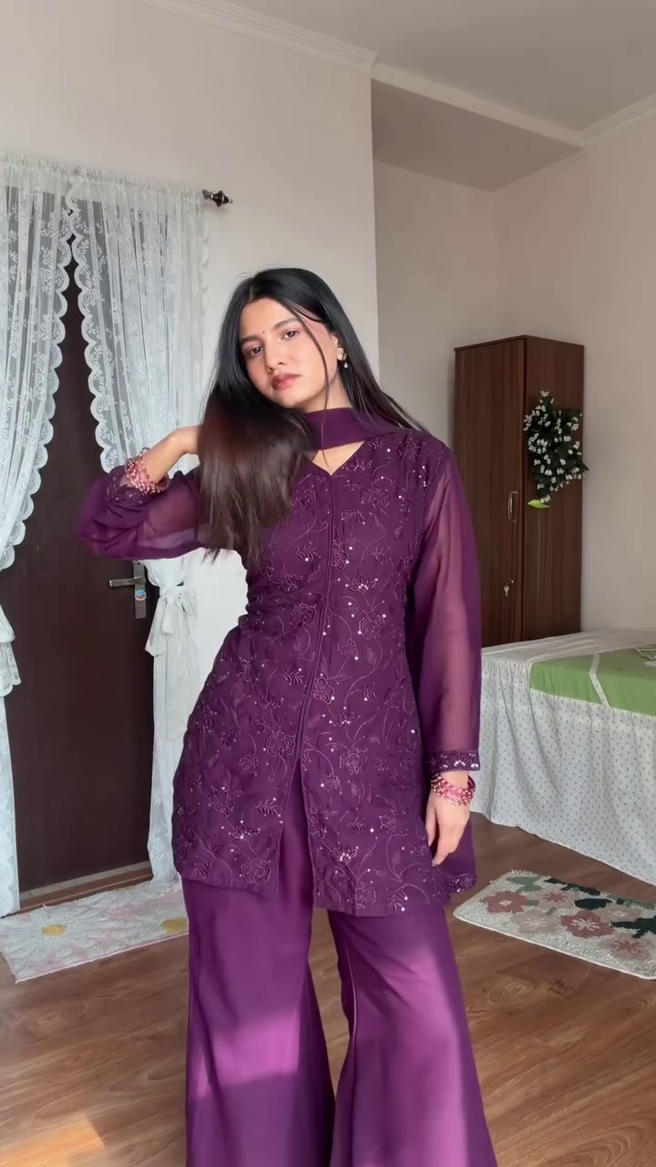 🖤 Noir Luxe Embellished Kurta Set – Timeless Glam & Statement Elegance 🖤