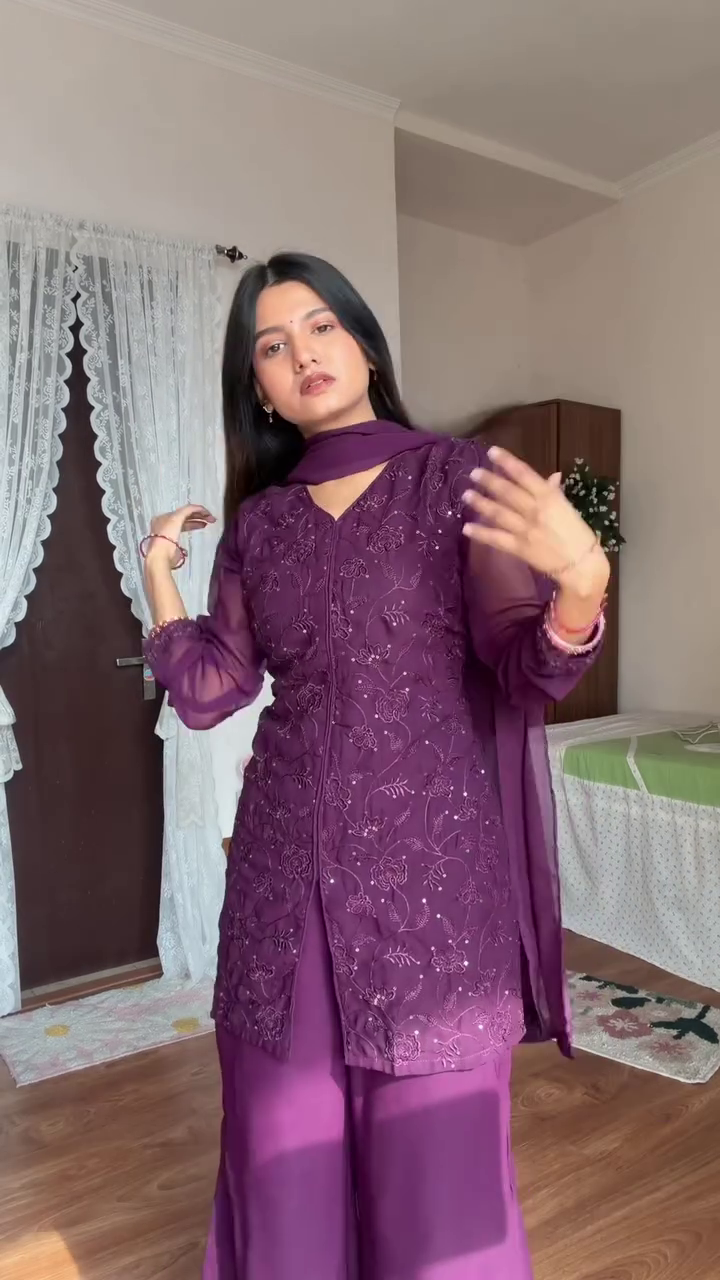 🖤 Noir Luxe Embellished Kurta Set – Timeless Glam & Statement Elegance 🖤