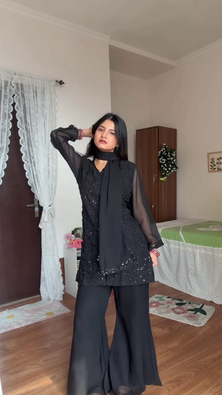 🖤 Noir Luxe Embellished Kurta Set – Timeless Glam & Statement Elegance 🖤