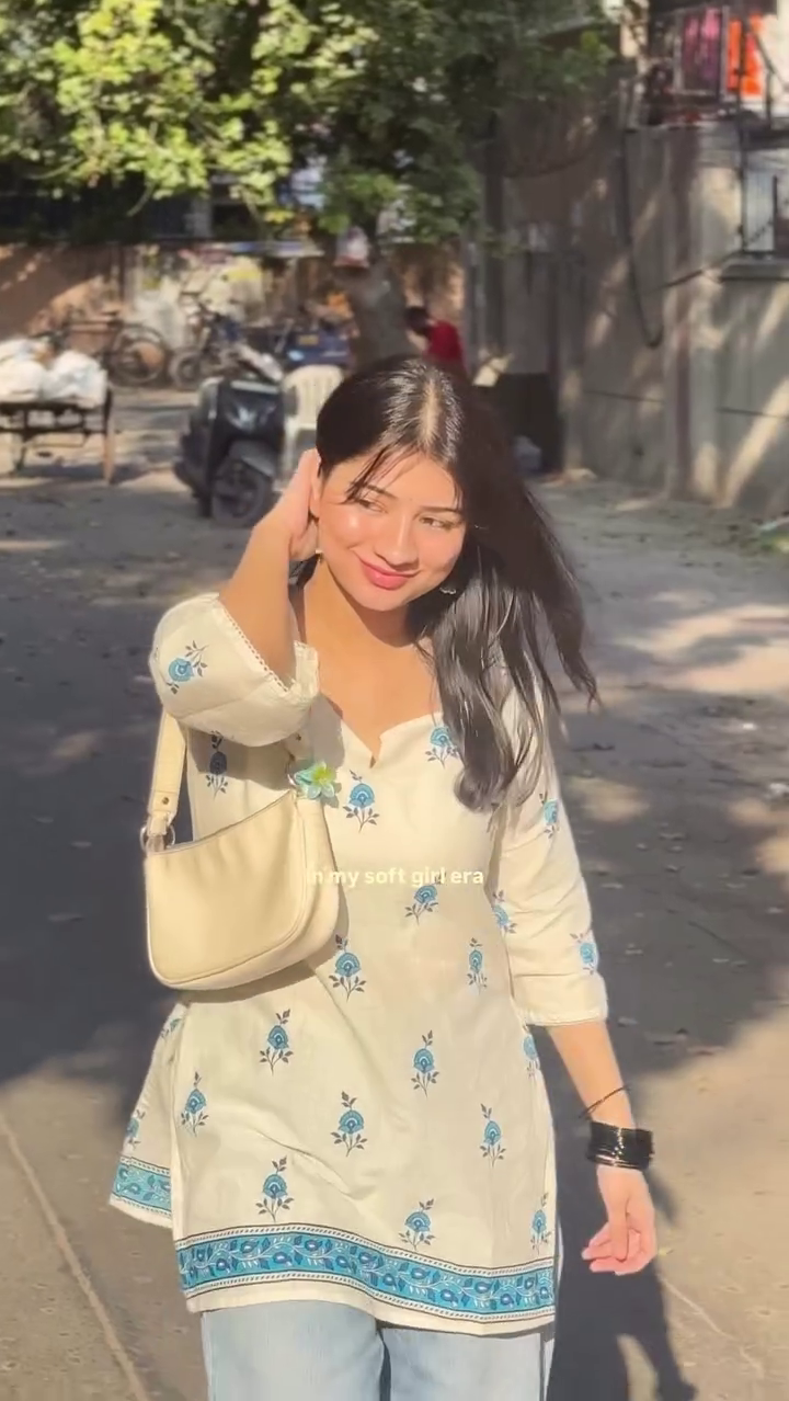 🌼 Soft Ivory Bloom Kurta Top – Light, Breezy & Effortlessly Chic 🌼