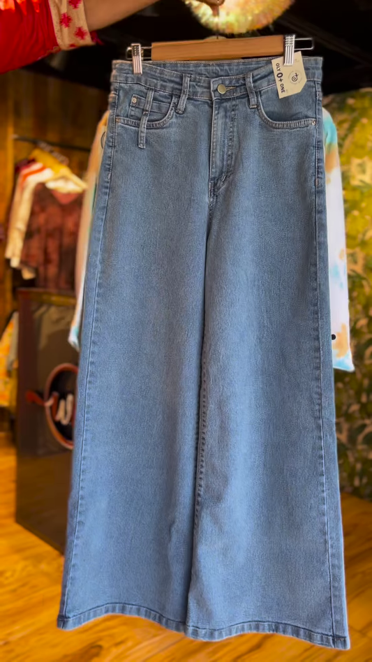 Women’s Tie-Dye Button-Down Shirt with Raw Hem + Knee-Length Denim Skirt Set – Casual & Chic Summer Outfit