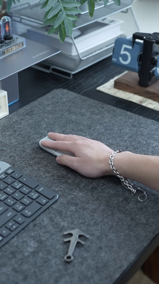 Ultra-Slim Foldable Bluetooth Mouse – Minimalist & Travel-Friendly Design