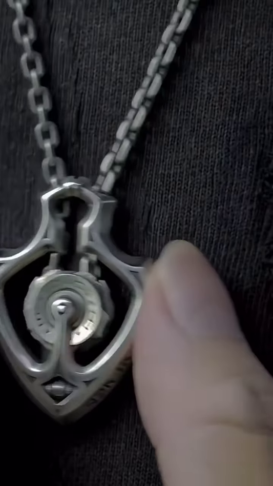 The Mechanical Marvel — Steampunk Elegance in a Pendant ⚙️🖤